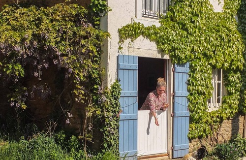 Saint-Maden Cabaña | Acogedora casa de campo para dos pequeños propietarios de permacultura en el campo francés.