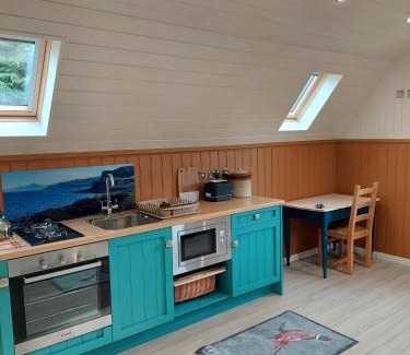 Laurencekirk Casa | Cosy Countryside Cabin - Sleeps 2 Parking & Farm