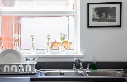 Coventry Casa | Cosy Home Near Station, Parking, Netflix, Sleeps 5