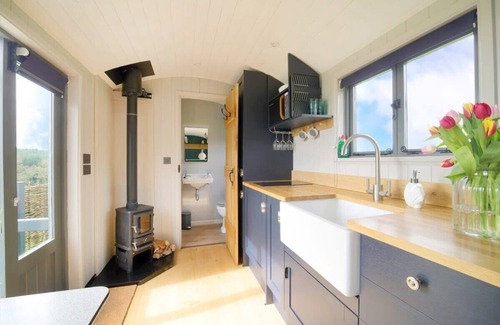 Sidmouth Cabina | Cosy Hut w/ Sea Views & Outdoor Shower