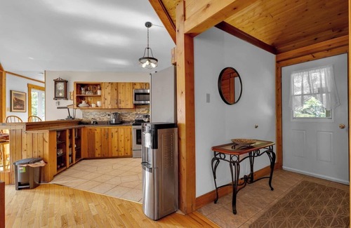 Clifton Royal Casa | Cosy Lake Paradise 4-Bed Retreat, Pet Friendly