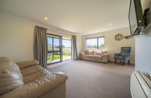 The Key Casa | Cosy Lakeside - Manapouri Holiday Home