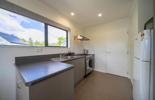 The Key Casa | Cosy Lakeside - Manapouri Holiday Home