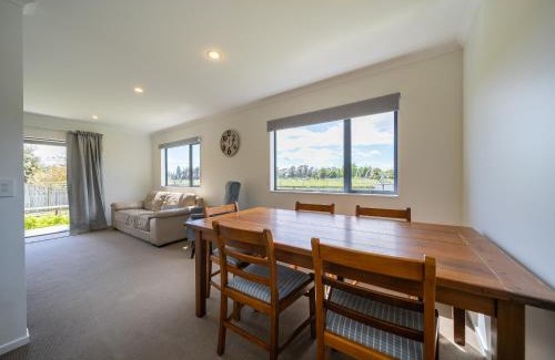 The Key Casa | Cosy Lakeside - Manapouri Holiday Home