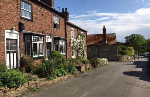 Tealby Casa | Cosy Lincs Wolds cottage in picturesque Tealby