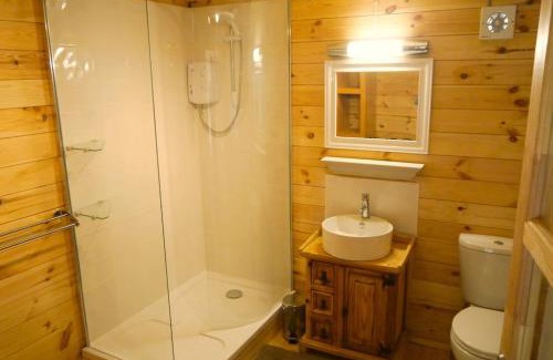 Llanfoist Chalet De Esquí | Cosy Log Cabin in Llanfoist village