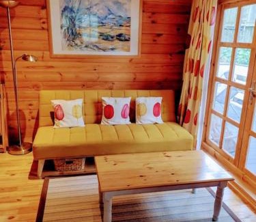 Llanfoist Chalet De Esquí | Cosy Log Cabin in Llanfoist village