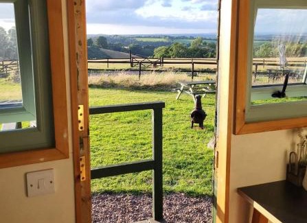 Sticklepath Casa | Cosy Off Grid Shepherds Hut with Wood Fired Hot Tub