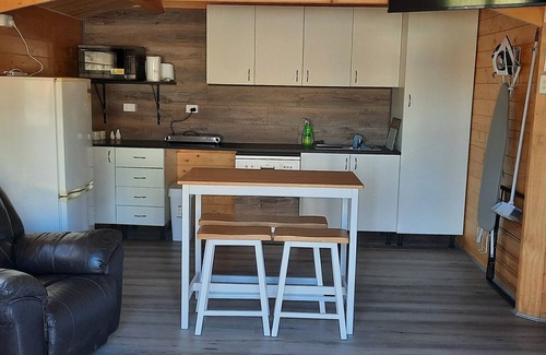 Maryborough Cabina | Cosy Studio Cabin at 94 Churchill Street, Maryborough QLD (Dog Friendly only)