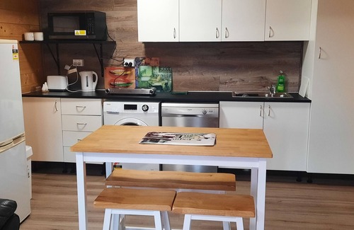 Maryborough Cabina | Cosy Studio Cabin at 94 Churchill Street, Maryborough QLD (Dog Friendly only)