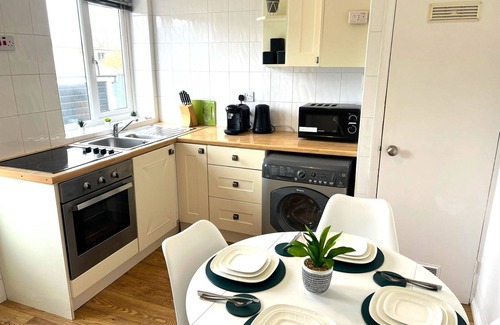 Brentwood Casa | Cosy two bed bungalow in Hutton/ Brentwood - fast London connections