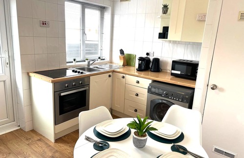 Brentwood Casa | Cosy two bed bungalow in Hutton/ Brentwood - fast London connections