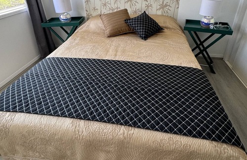 Coombabah Villa | Cosy Villa next to Golf Course