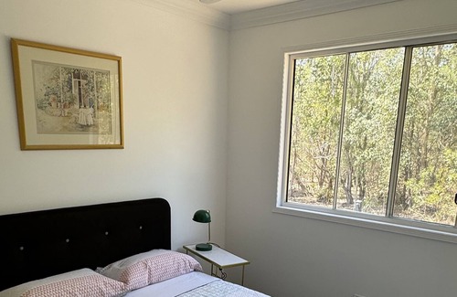 Coombabah Villa | Cosy Villa next to Golf Course