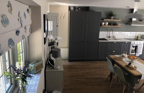 Painswick Cabaña | Cotswold Lodge-Lujoso-Rural-Vista al Jardín-Baño privado con ducha