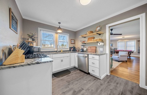 Hot Springs Cabaña | Cottage 300 yards to Oaklawn Casino!