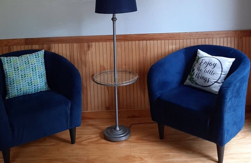 Mountain Home Cabaña | Cottage #6 on Bull Shoals Lake nestled in the woods, Remodeled with fireplace