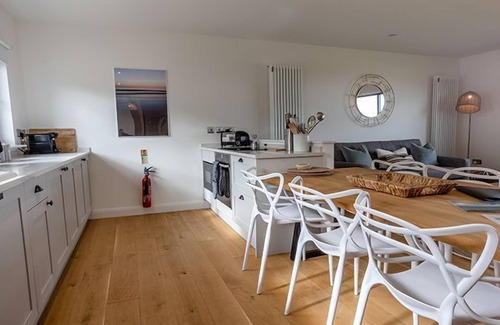 Pistyll Apartamento | Cottage and parking