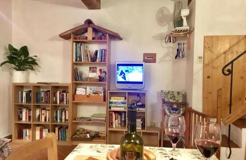 Casale Marittimo Casa | Cottage Barbara with aircon, beautiful sea view by ToscanaTour