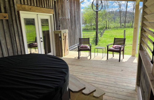 Denver Cabaña | Cottage by the Creek-One hour West of Nashville