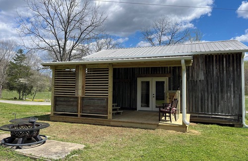 Denver Cabaña | Cottage by the Creek-One hour West of Nashville
