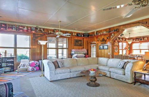 Ridgeway Casa | Cottage by the Pond on Gorgeous Expansive Estate