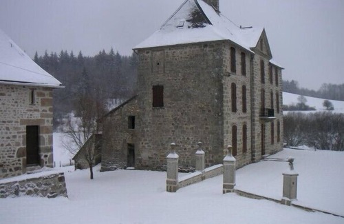 Saint-Yrieix-la-Montagne Cabaña | Cabaña pareja + hijos en finca de 43 hectáreas con un estanque de peces de 3 ha