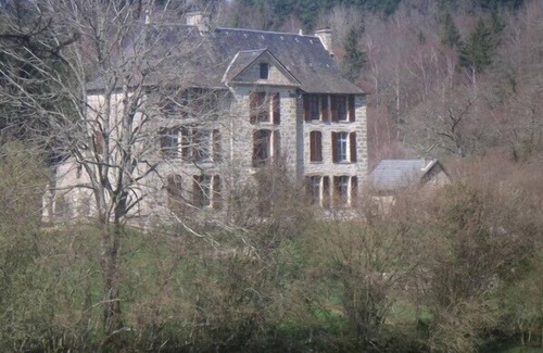 Saint-Yrieix-la-Montagne Cabaña | Cabaña pareja + hijos en finca de 43 hectáreas con un estanque de peces de 3 ha