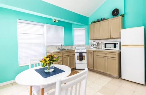 Conch Bar Cabaña | Dragon Cay Resort - Tropico Cottage