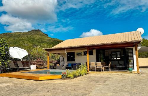 Tamarin Apartamento | Cottage for Couples with Pool, BBQ and views
