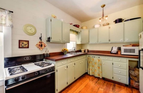 Shenandoah Valley Cabaña | Cottage in Wine Country