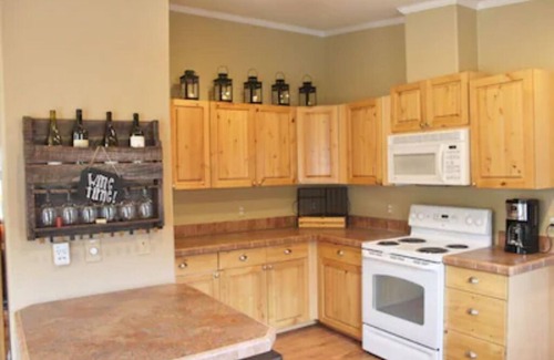 South Fork Cabaña | Elegant Riverside Cottage: pesca privada, Ski Wolf Creek, Golf Rio Grande Club