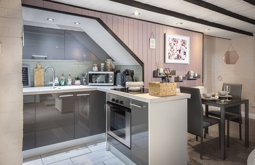 Lytham St. Anne's Cabaña | Cottage - Sleeps4 - PetFriendly - Garden - ByBeach