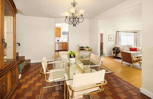 Bitter Lake Cabaña | Cottage vibes with a Spanish flare in N. Seattle. Minutes to Lightrail station!