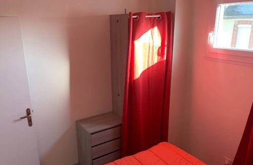 Ravenoville Casa | Cottage with private terrace, 10 meters from the sea