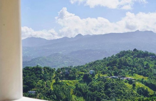 Masa Cabaña | Cottage with Ocean, City and Rainforest Views