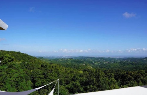 Masa Cabaña | Cottage with Ocean, City and Rainforest Views
