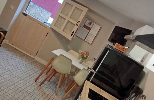 La Adrada Casa | Casita con jardín privado, aire acondicionado y barbacoa. Se admiten mascotas.