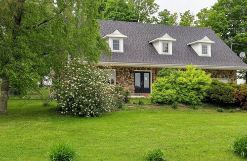 Bromont Casa | Casa rural con inmejorable vista.