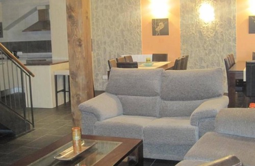 Pinilla de los Barruecos Casa | Casa rural 'Los Barruecos' con vistas a la montaña, terraza compartida y Wi-Fi