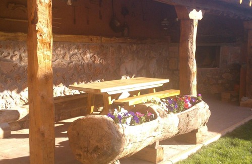 Pinilla de los Barruecos Casa | Casa rural 'Los Barruecos' con vistas a la montaña, terraza compartida y Wi-Fi