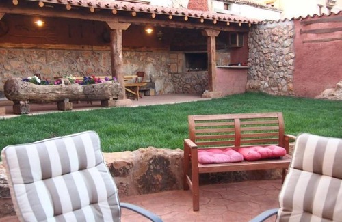 Pinilla de los Barruecos Casa | Casa rural 'Los Barruecos' con vistas a la montaña, terraza compartida y Wi-Fi