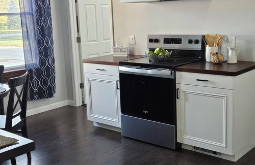 Fostoria Apartamento | Country charm and modern finishes with beautiful open living and dining areas