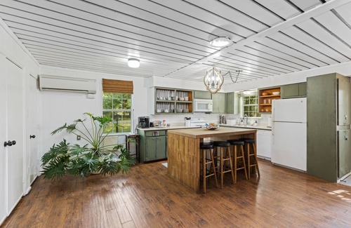 Wylie Casa | Country Cottage Retreat with Family Fun Activities