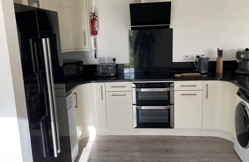 Westleigh Casa | Country Escape with hot tub