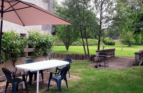 Chemille-sur-Deme Cabaña | Country gîte "Le Moulin" (stream, meadow, garden...)