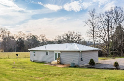 Rising Fawn Casa | Country getaway with central AC, washer/dryer & patio