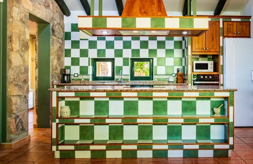 Candeleda Casa | Casa rural 'Amaltea' con vistas a la montaña, Wi-Fi y aire acondicionado