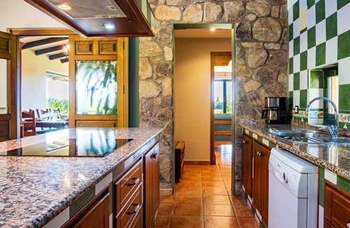 Candeleda Casa | Casa rural 'Amaltea' con vistas a la montaña, Wi-Fi y aire acondicionado