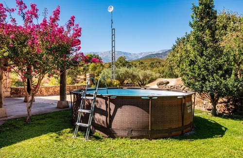 Candeleda Casa | Casa rural 'Amaltea' con vistas a la montaña, Wi-Fi y aire acondicionado